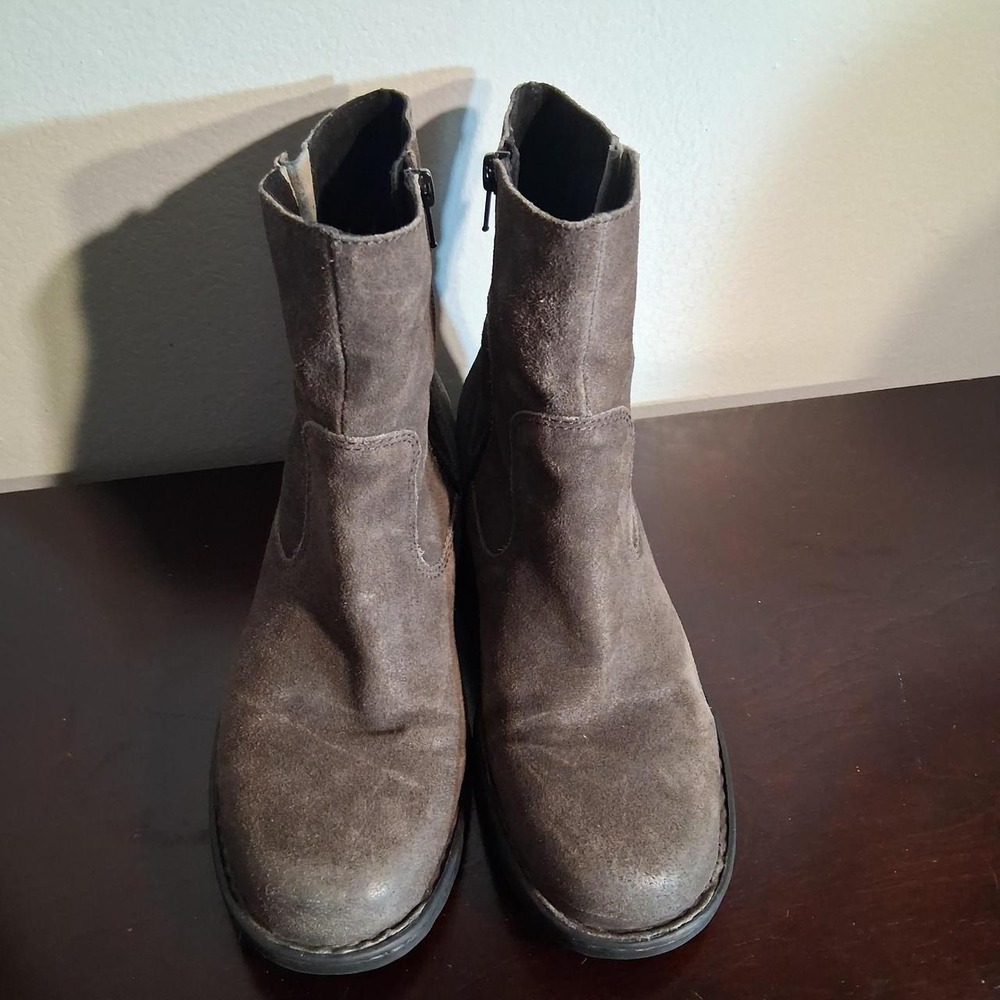 Born grey suede ankle boots with buckle detail. Biker streetwear grunge - Picture 4 of 7